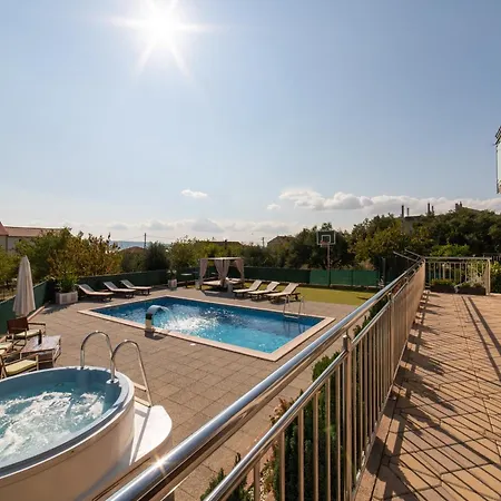 Holiday home House With A Swimming Pool Kastel Stari, Kastela - 22832 Kastel Stari